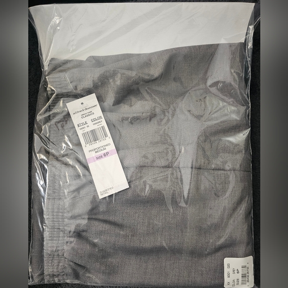 Size 6 Petite Alfred Dunner Classic Pull-On Straight-Leg Pants in Grey - Picture 2 of 5